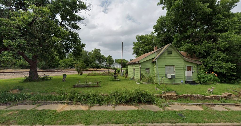411 W Texas Street, Denison, TX 75020