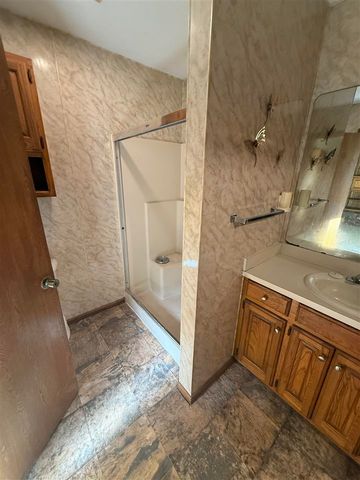 442 Circle Dr, Frederick, OK 73542