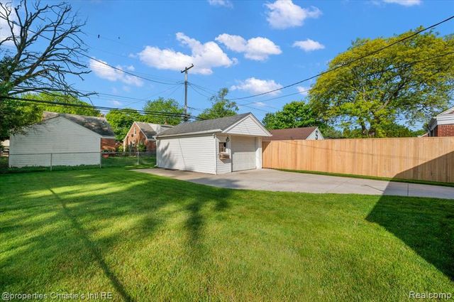 21628 Newcastle Road, Harper Woods, MI 48225