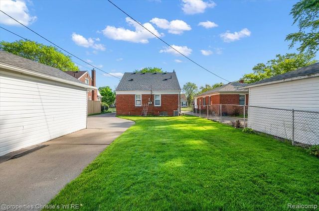 21628 Newcastle Road, Harper Woods, MI 48225