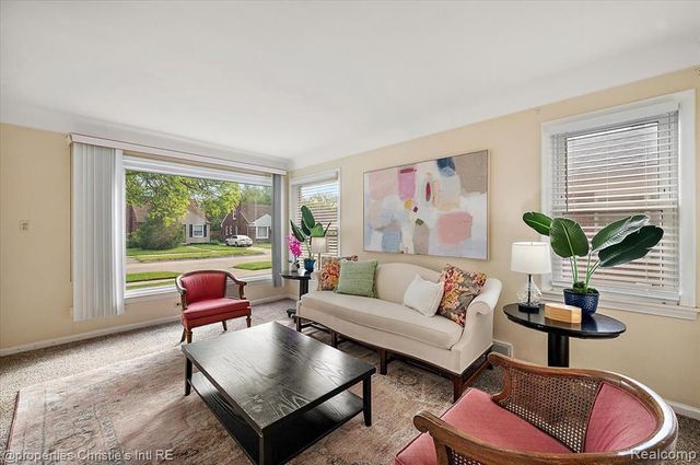 21628 Newcastle Road, Harper Woods, MI 48225