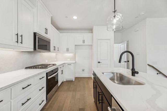 104 Kensington Drive, Lewisville, TX 75067