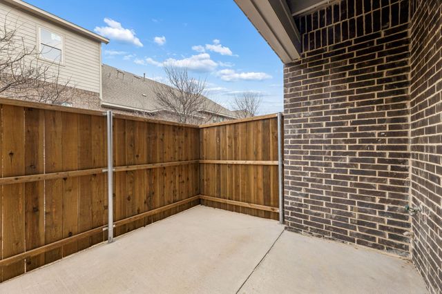 104 Kensington Drive, Lewisville, TX 75067