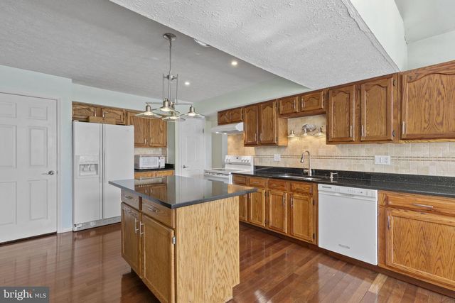 43 YEW RD, Baltimore, MD 21221