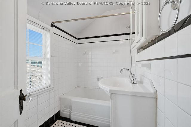 112 Westview Drive, Charleston, WV 25311