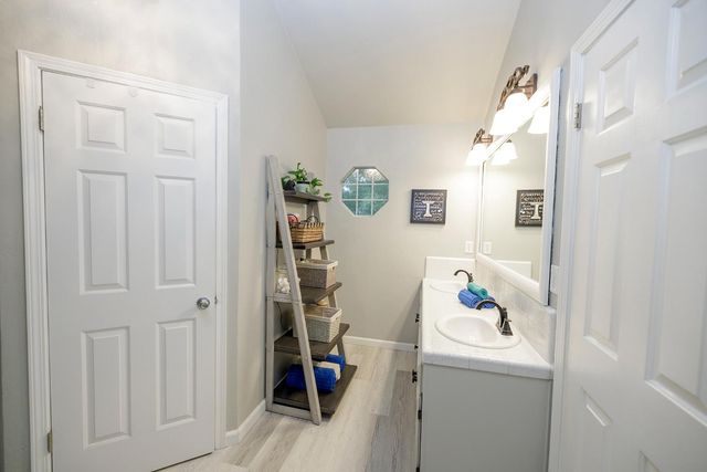 808 Stonecreek Cir, Modesto, CA 95355
