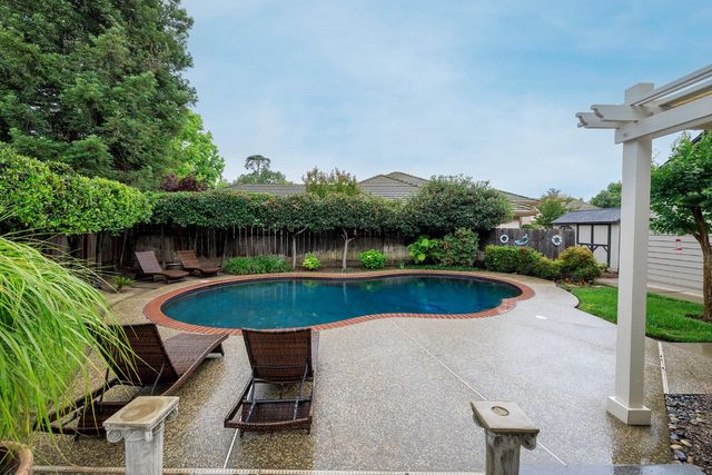 808 Stonecreek Cir, Modesto, CA 95355