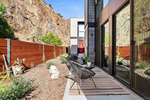 8268 High St, La Mesa, CA 91941