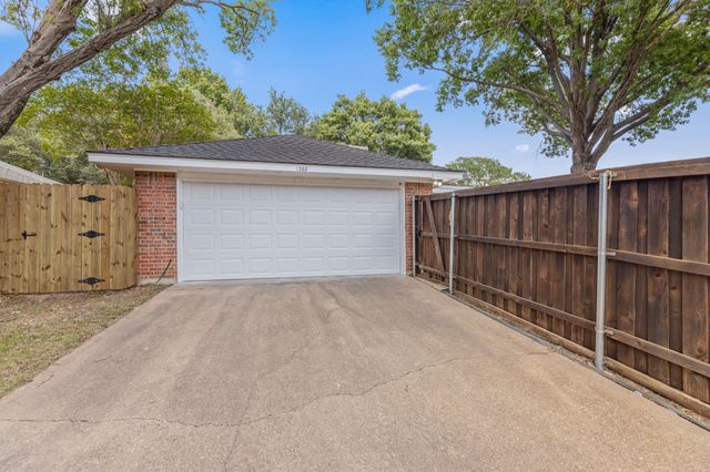 1202 Fawn Ridge Drive, Duncanville, TX 75137