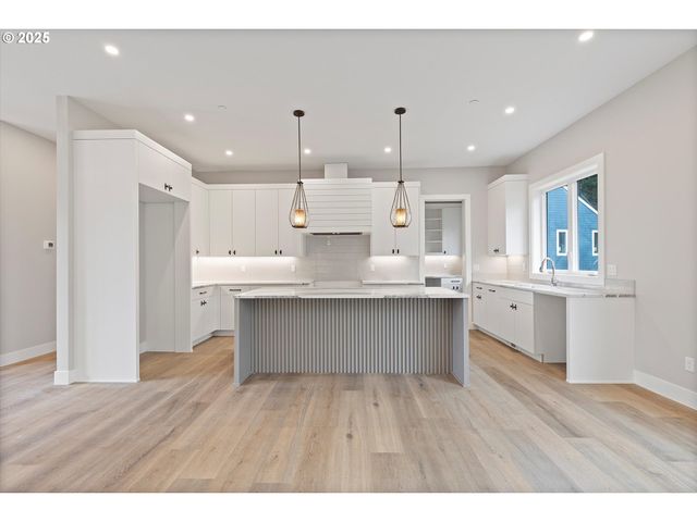 740 MONICA Ct, Cannon Beach, OR 97110