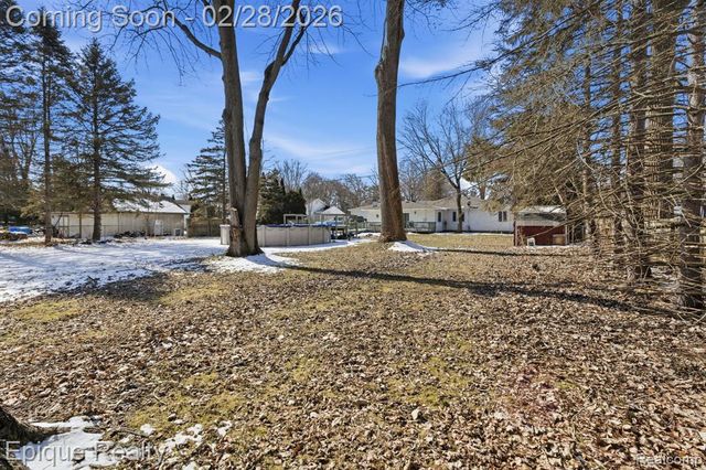 2480 Brownwood Drive, Port Huron, MI 48060