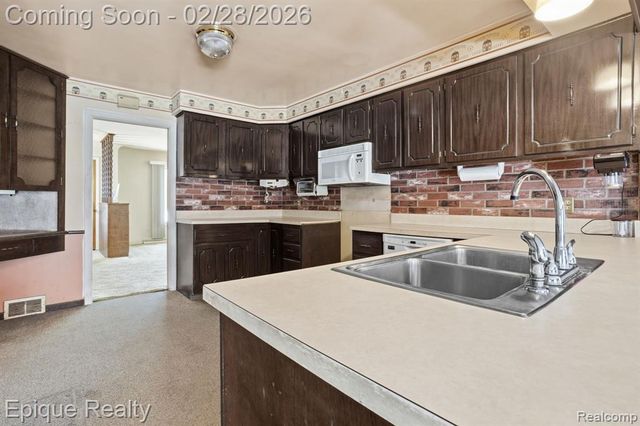 2480 Brownwood Drive, Port Huron, MI 48060