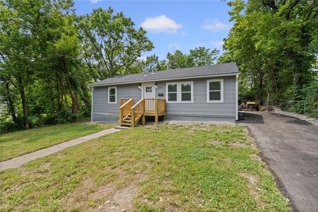 8428 Flora Avenue, Kansas City, MO 64131