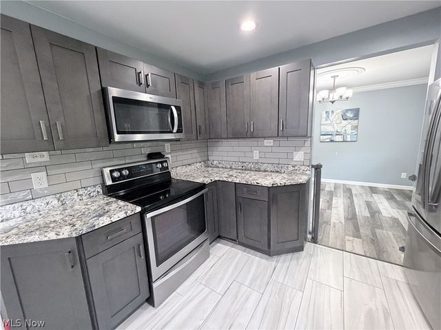 1969 Willowdale Drive, Stow, OH 44224