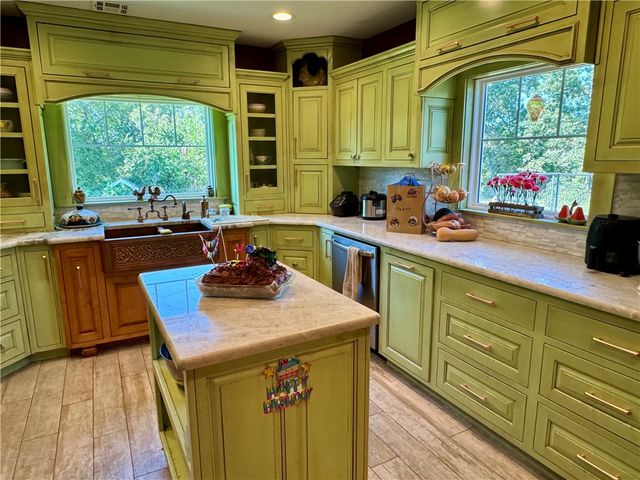 10046 Spanker Creek Road, Bentonville, AR 72712
