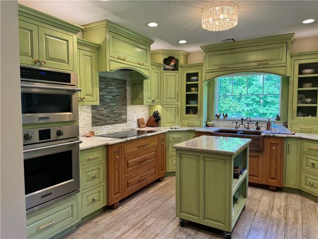 10046 Spanker Creek Road, Bentonville, AR 72712