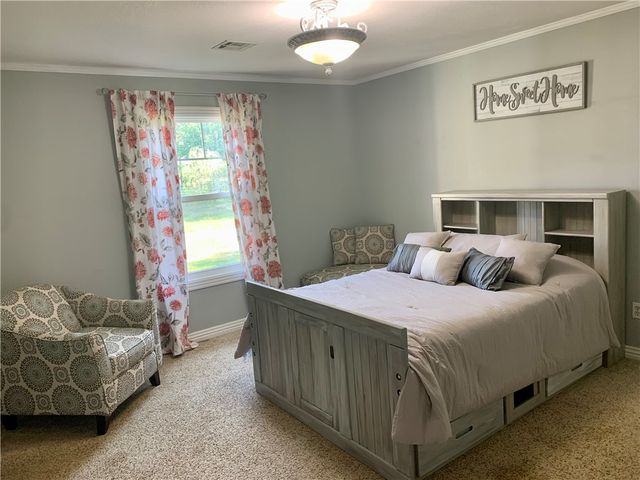 10046 Spanker Creek Road, Bentonville, AR 72712