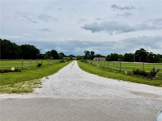 10046 Spanker Creek Road, Bentonville, AR 72712