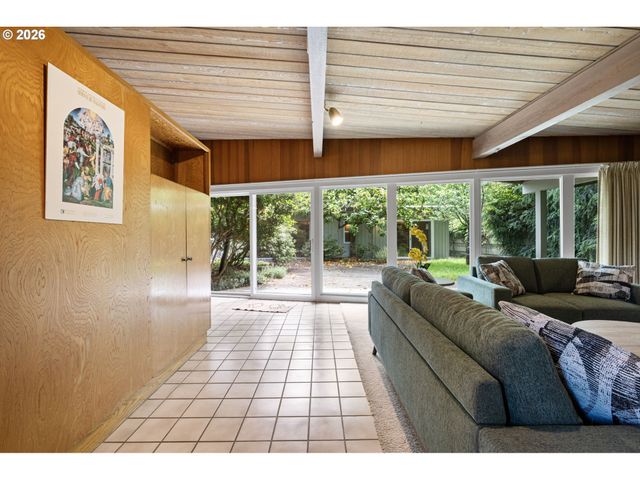 2255 ALDER St, Eugene, OR 97405