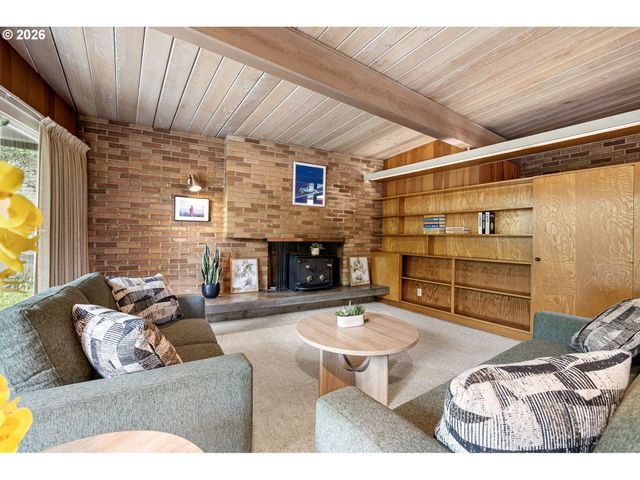 2255 ALDER St, Eugene, OR 97405