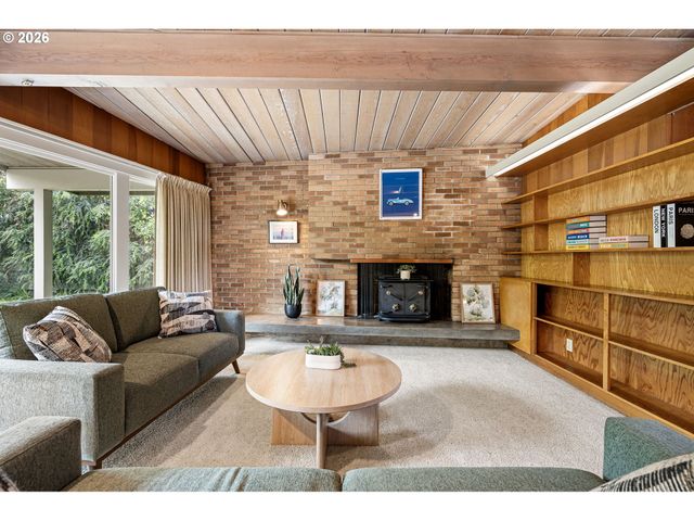 2255 ALDER St, Eugene, OR 97405