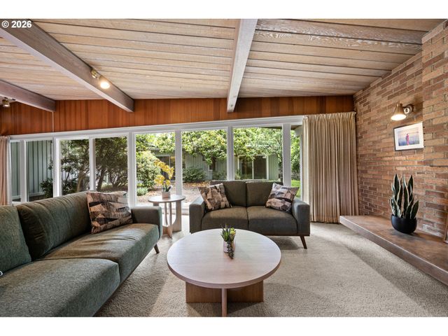 2255 ALDER St, Eugene, OR 97405