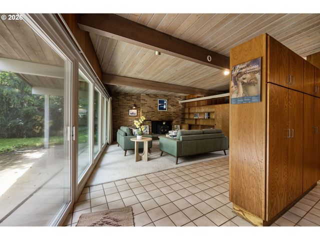 2255 ALDER St, Eugene, OR 97405