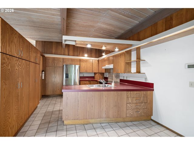 2255 ALDER St, Eugene, OR 97405