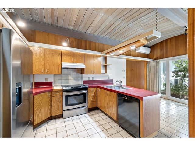 2255 ALDER St, Eugene, OR 97405