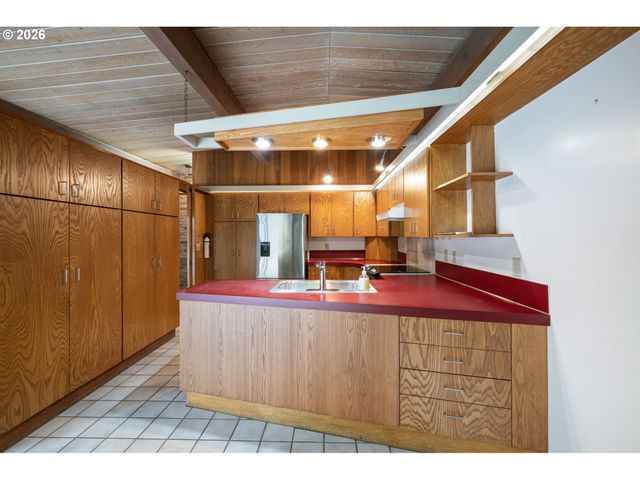 2255 ALDER St, Eugene, OR 97405