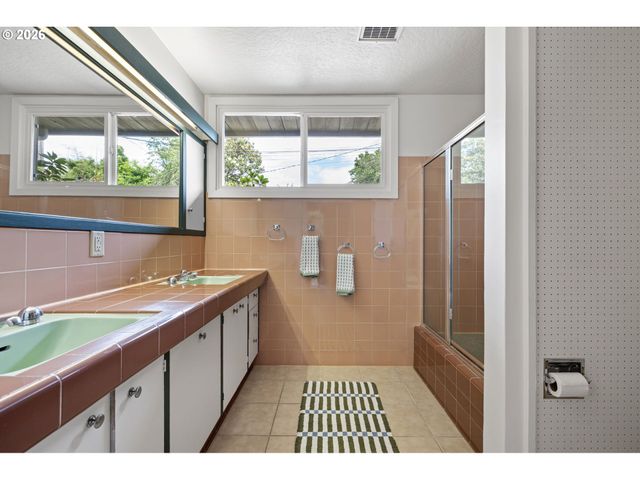 2255 ALDER St, Eugene, OR 97405