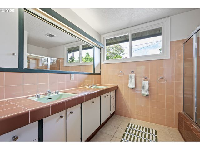 2255 ALDER St, Eugene, OR 97405