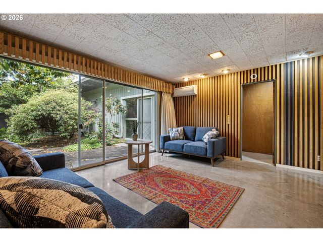 2255 ALDER St, Eugene, OR 97405