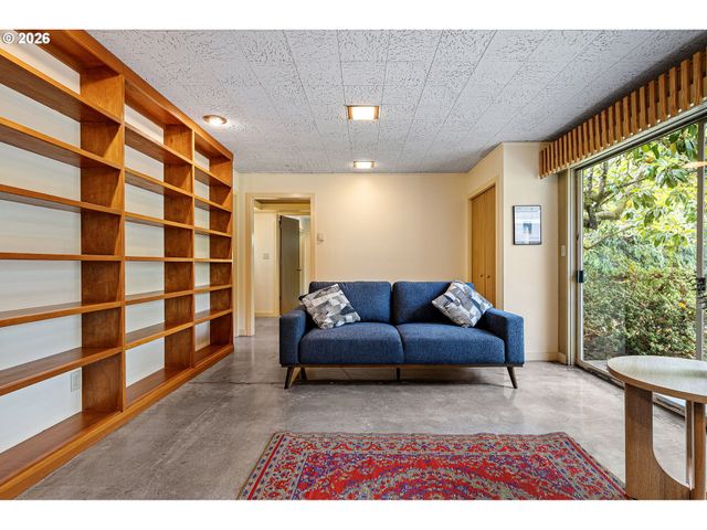 2255 ALDER St, Eugene, OR 97405
