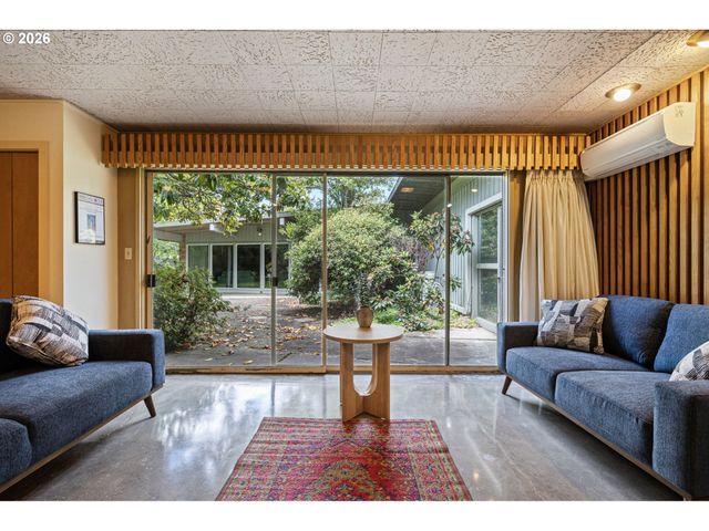 2255 ALDER St, Eugene, OR 97405