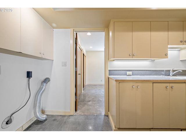 2255 ALDER St, Eugene, OR 97405