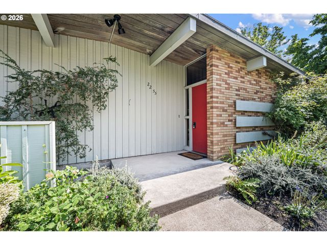 2255 ALDER St, Eugene, OR 97405