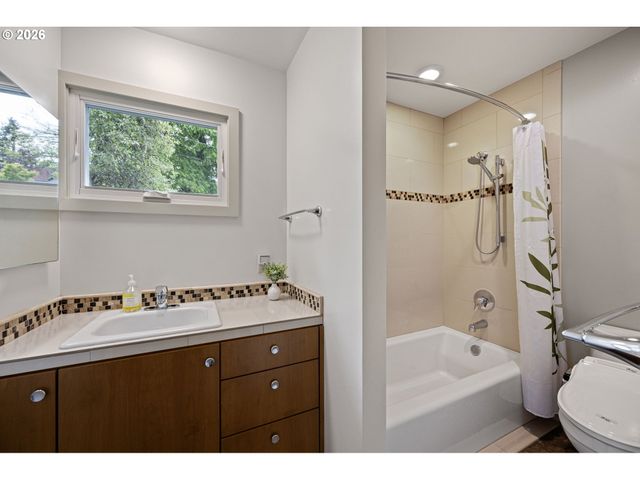 2255 ALDER St, Eugene, OR 97405