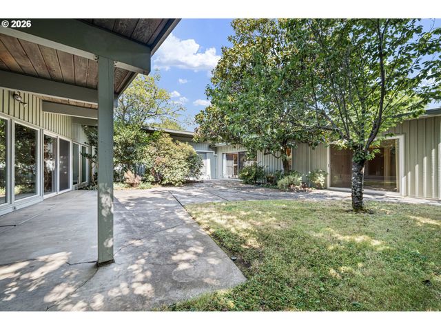 2255 ALDER St, Eugene, OR 97405