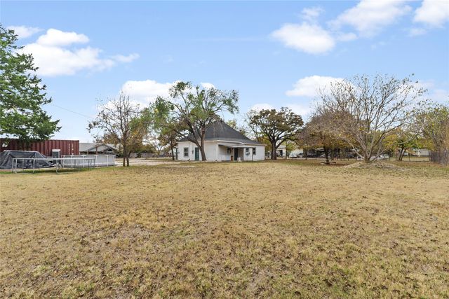 301 NE 1ST Street, Cross Plains, TX 76443