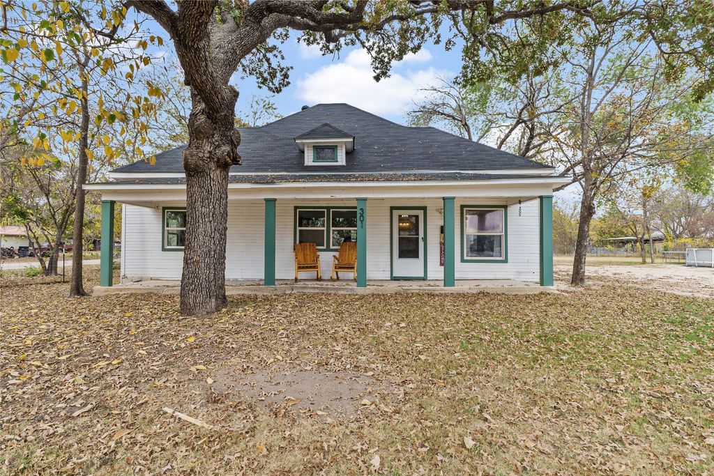 301 NE 1ST Street, Cross Plains, TX 76443