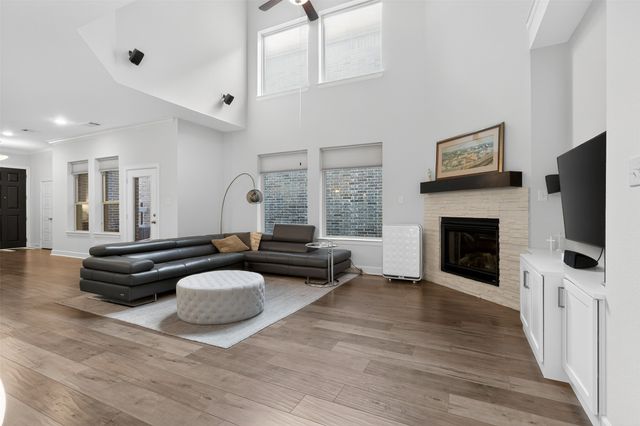 580 Courtyard Lane, Irving, TX 75039