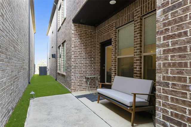 580 Courtyard Lane, Irving, TX 75039