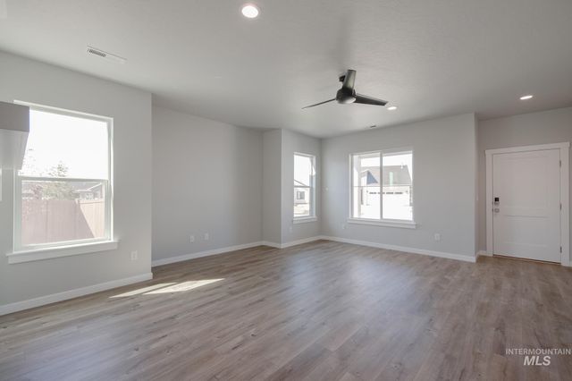 8281 E Bright Angel Dr, Nampa, ID 83687