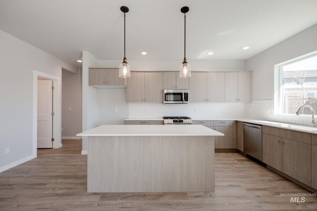 8281 E Bright Angel Dr, Nampa, ID 83687