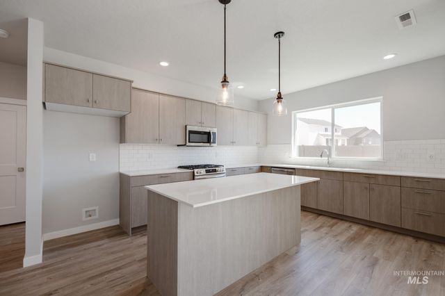 8281 E Bright Angel Dr, Nampa, ID 83687