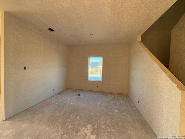 318 Brood Dr, Adkins, TX 78101