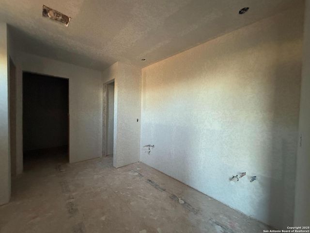 318 Brood Dr, Adkins, TX 78101