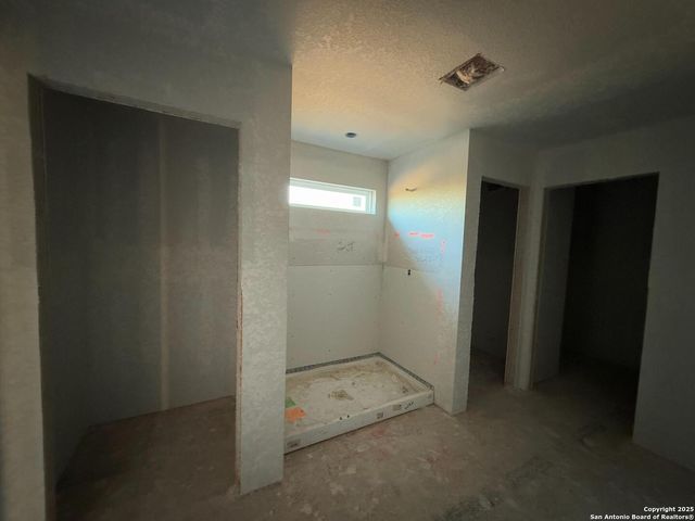 318 Brood Dr, Adkins, TX 78101