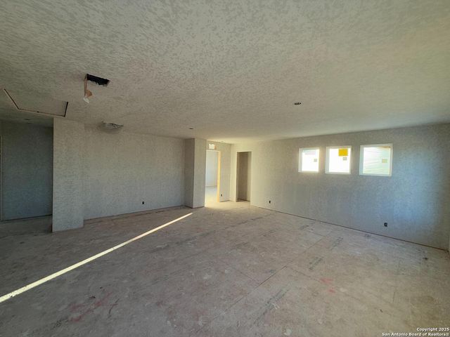 318 Brood Dr, Adkins, TX 78101